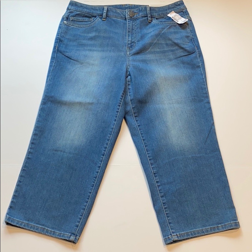 Christopher & Banks  SZ 6 Crop Relaxed Fit Blue Jeans D13
